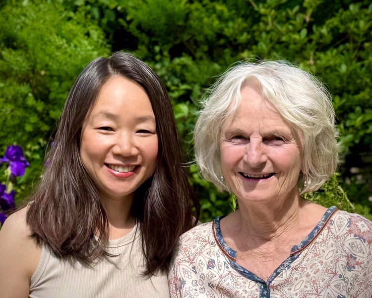 Porträt von Basia und Yun, Leitung des tantrischen Frauenkreises Schwesterherz in Frankfurt